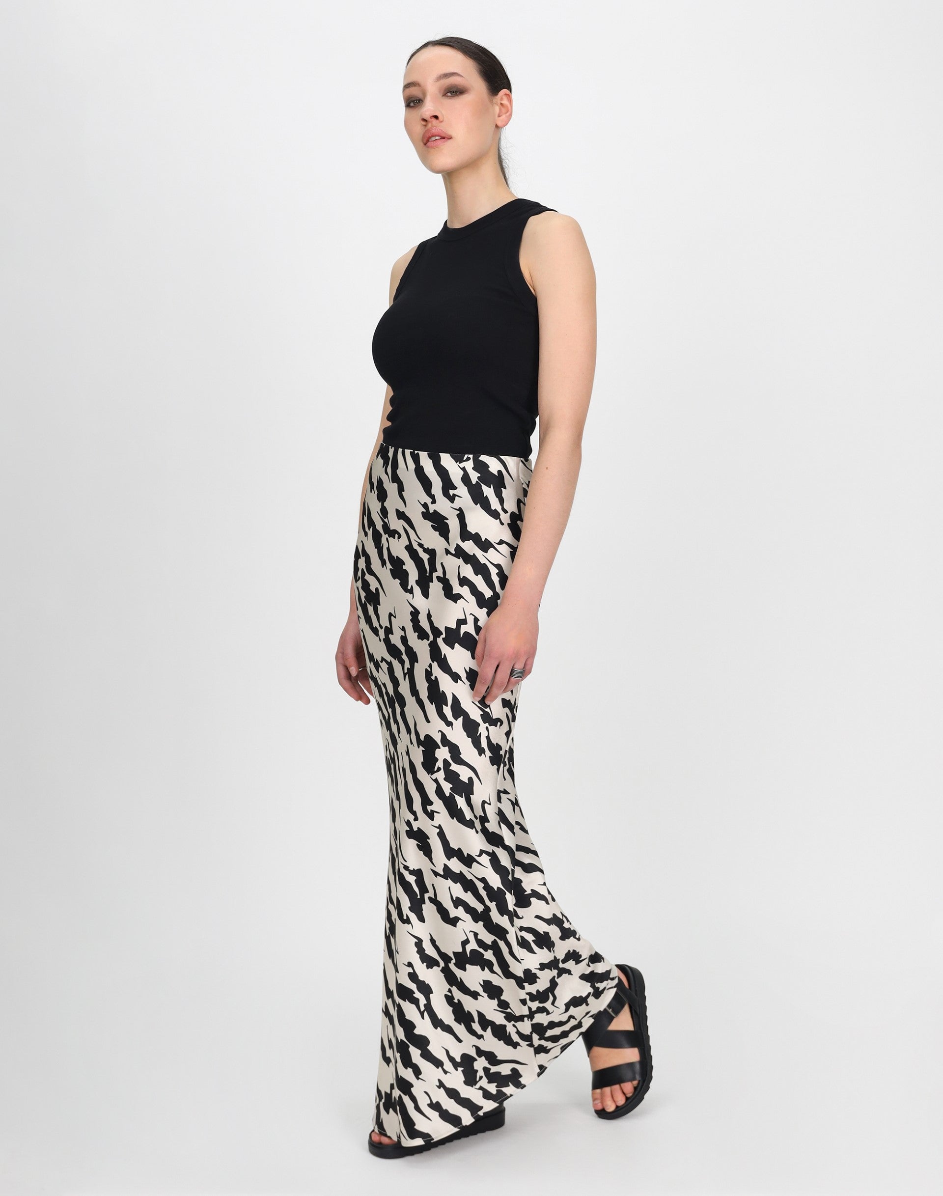 Black and 2025 white print skirt