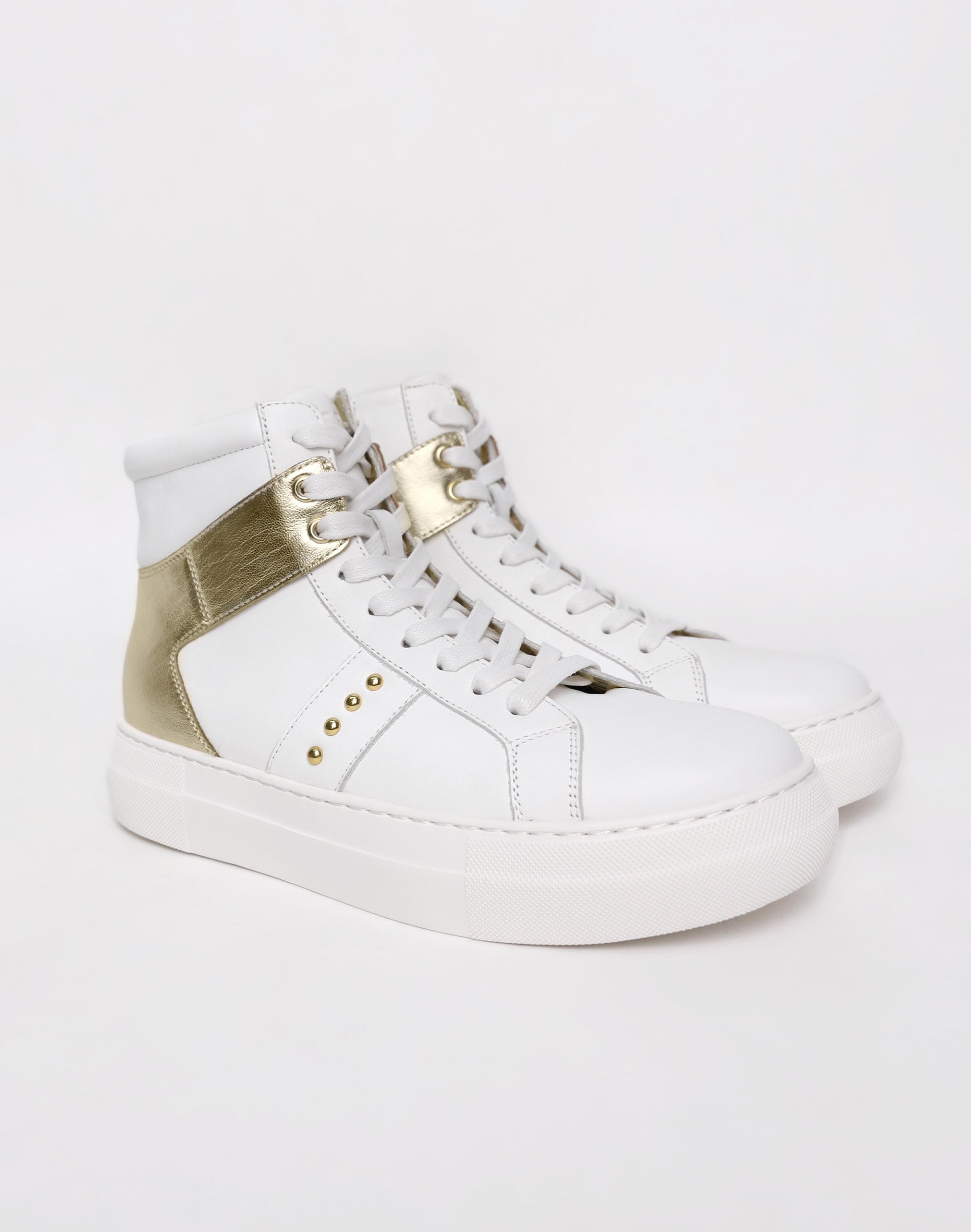 White sneakers best sale with gold studs