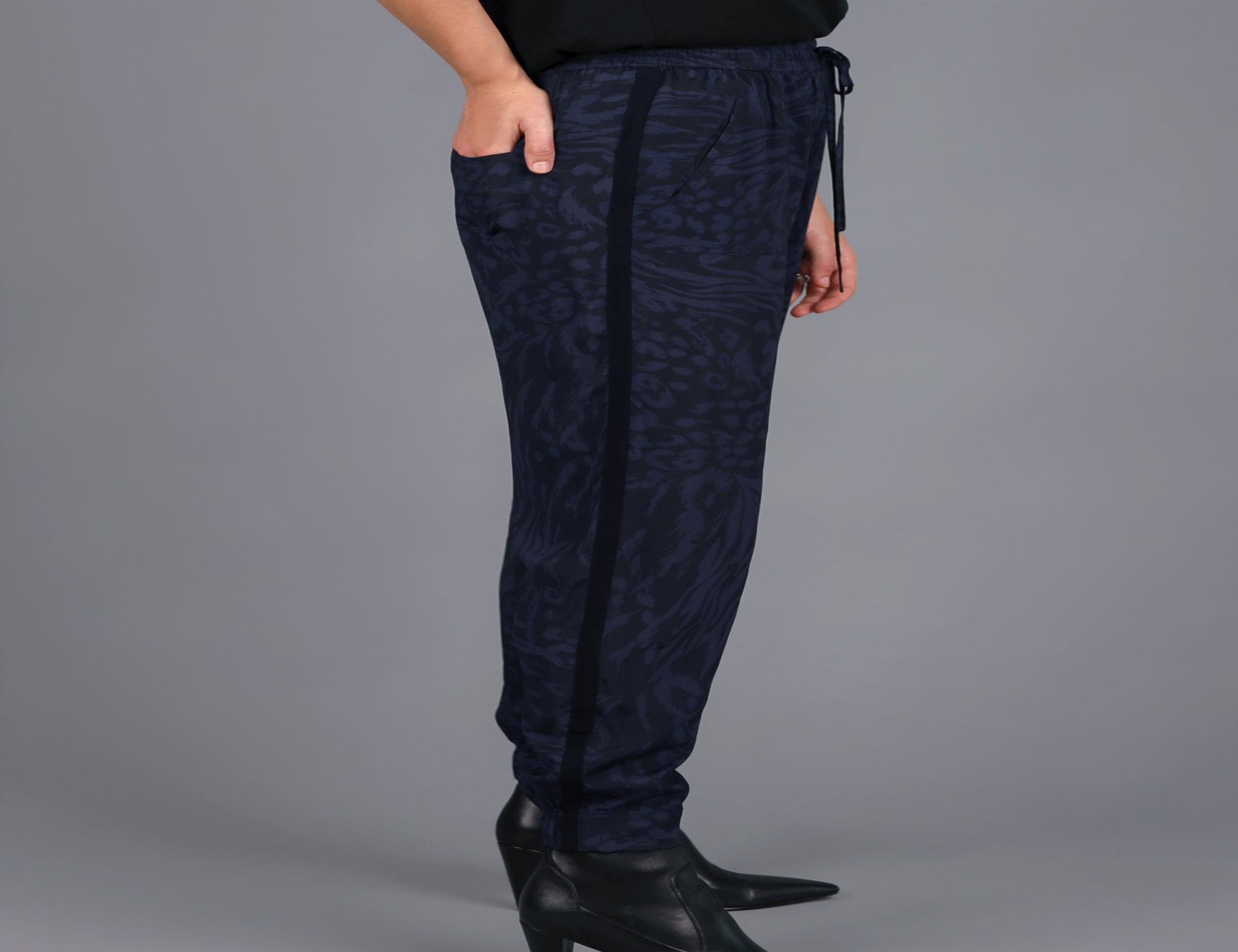 Jagger Print Relaxed Pant