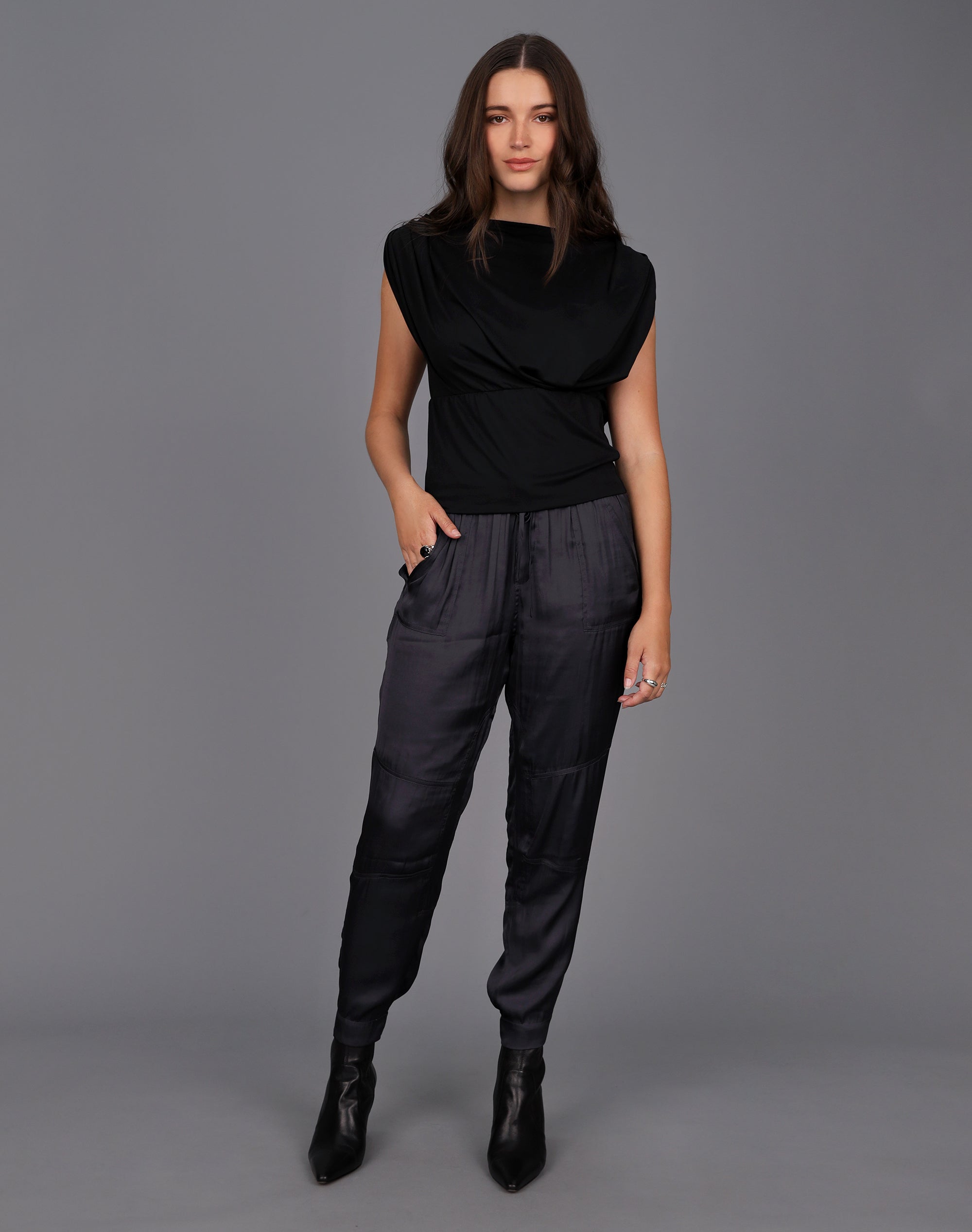 BLACK SLOUCHY JEANS