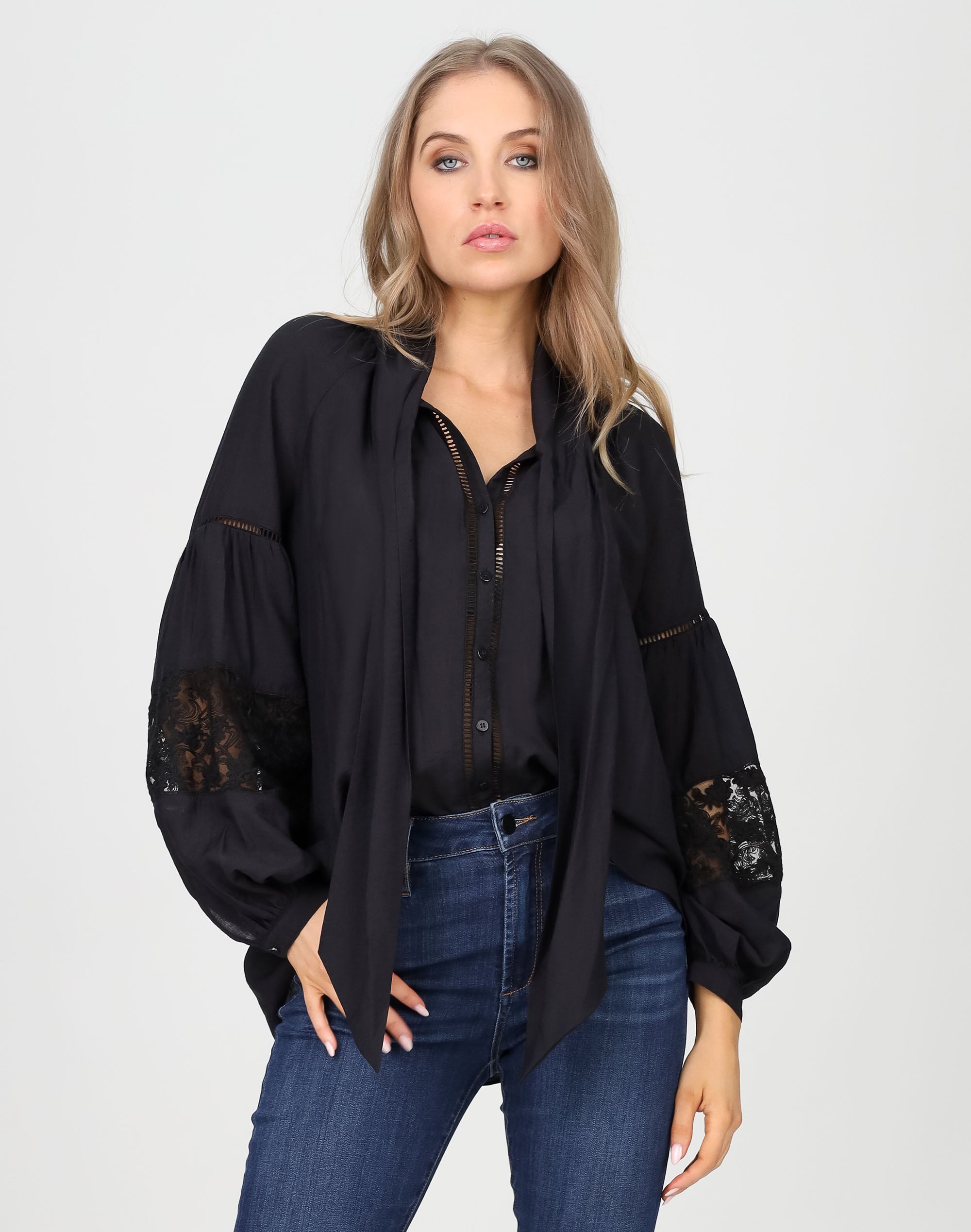 Vila blouse with lace inserts in black レディーストップス | opt.pfl.by